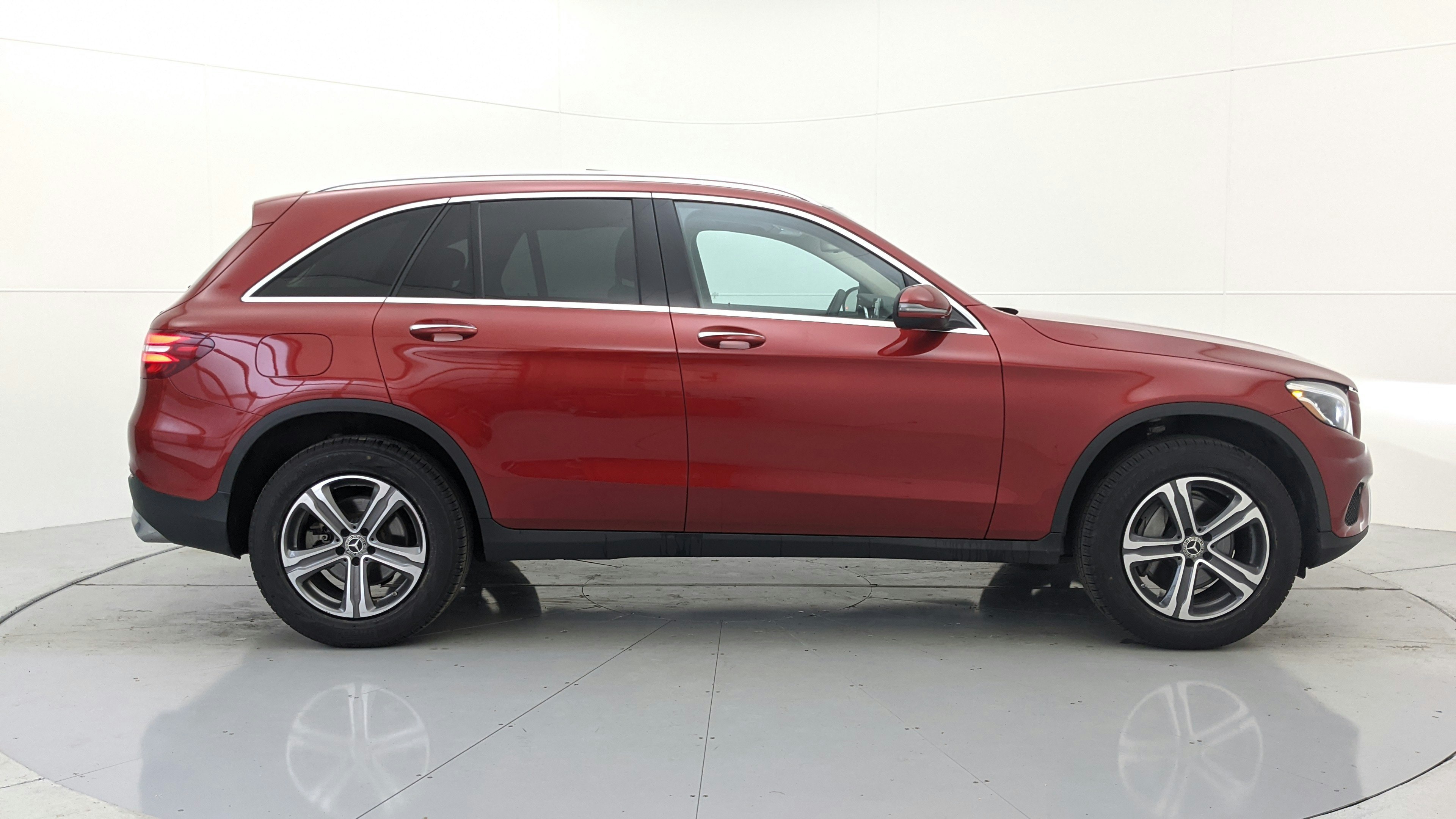 Pre Owned 18 Mercedes Benz Glc Glc 300 4d Sport Utility In North Olmsted M7429 Porsche North Olmsted